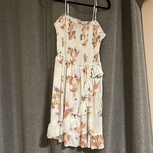 White flower dress. Juniors size M new.